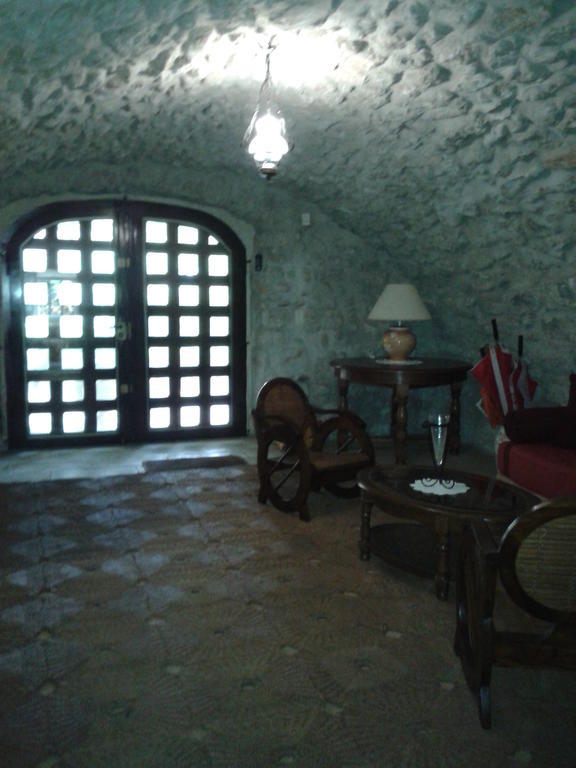 Bed and Breakfast Le Chateau Des Estubiers à Sérignan-du-Comtat Extérieur photo