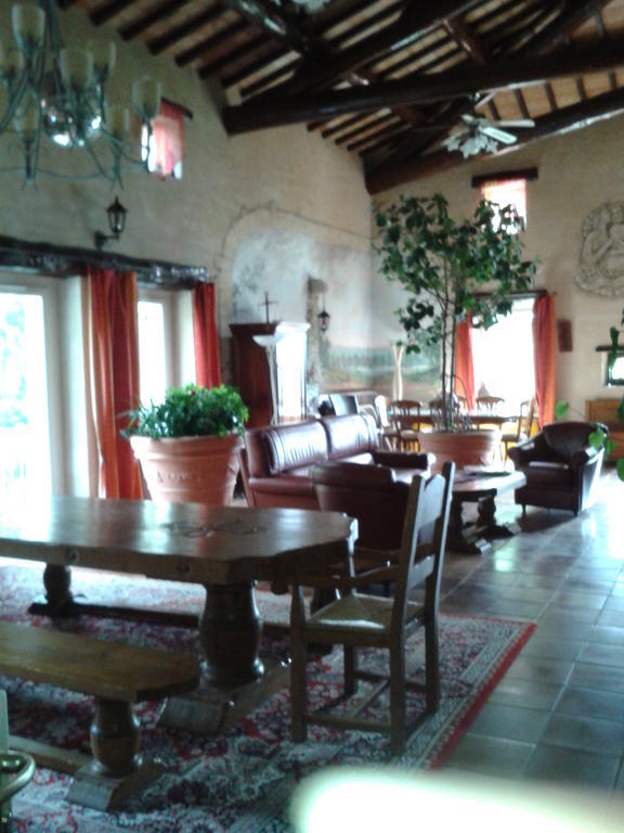 Bed and Breakfast Le Chateau Des Estubiers à Sérignan-du-Comtat Extérieur photo