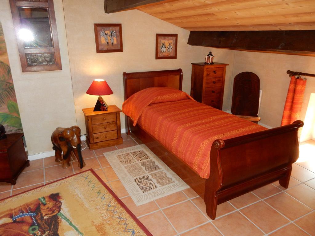 Bed and Breakfast Le Chateau Des Estubiers à Sérignan-du-Comtat Extérieur photo